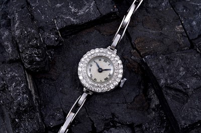 Lot 177 - An early 20th Century lady's diamond cocktail watch