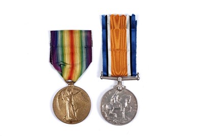 Lot 35 - A pair of First World War general service medals