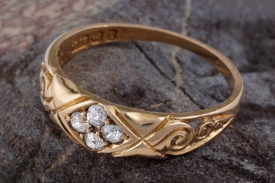 Lot 337 - A Victorian diamond engagement ring