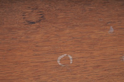 Lot 38 - An early 20th Century Art Deco oak kneehole desk