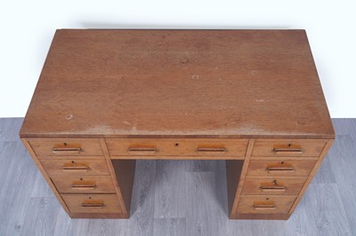 Lot 38 - An early 20th Century Art Deco oak kneehole desk