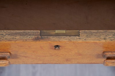 Lot 38 - An early 20th Century Art Deco oak kneehole desk