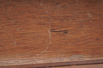 Lot 38 - An early 20th Century Art Deco oak kneehole desk