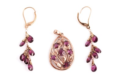 Lot 248 - A modern garnet pendant and earring set