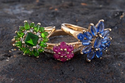 Lot 256 - Three gemstone rings