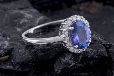 Lot 263 - A contemporary tanzanite and diamond ring