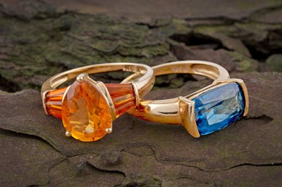 Lot 266 - Contemporary gemstone rings