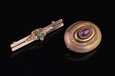 Lot 268 - A Victorian gold Etruscan Revival brooch; and an Edwardian bar brooch