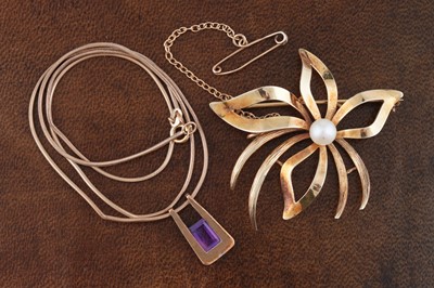 Lot 224 - A mid-20th Century Modernist flowerhead pattern brooch, and amethyst pendant