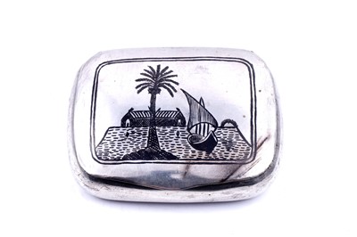 Lot 330 - An early 20th Century Iraqi niellowork snuff box