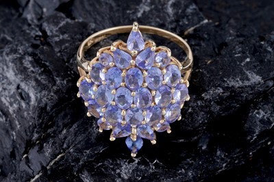 Lot 269 - A contemporary topaz cluster dress ring