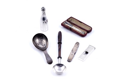 Lot 357 - Miscellaneous small silver