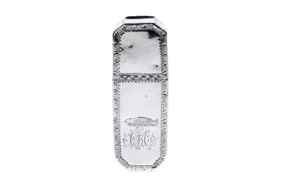 Lot 120 - A George III Irish silver box with Dublin hallmarks for 1801