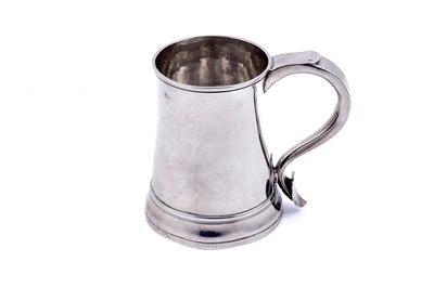 Lot 162 - A George III silver mug with tapering body