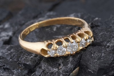 Lot 219 - A late 19th Century five-stone diamond ring