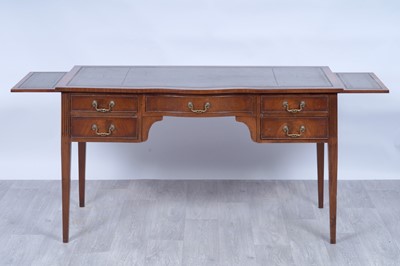 Lot 19 - A Georgian-style serpentine-fronted writing desk