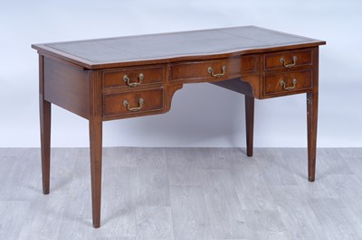 Lot 19 - A Georgian-style serpentine-fronted writing desk
