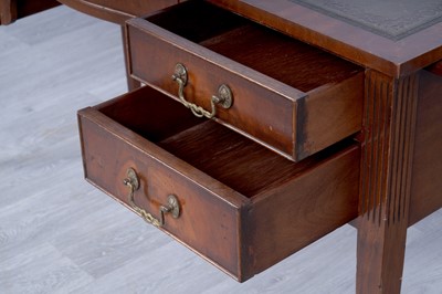 Lot 19 - A Georgian-style serpentine-fronted writing desk