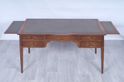 Lot 19 - A Georgian-style serpentine-fronted writing desk