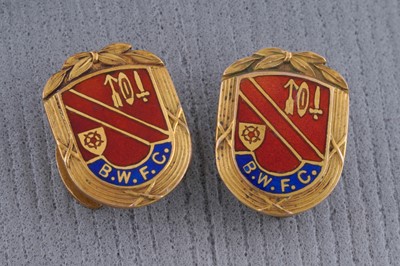Lot 275 - A Bolton Wanderers Football Club 9ct gold label badge and pin