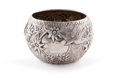 Lot 438 - A Victorian silver Aesthetic Movement sugar bowl