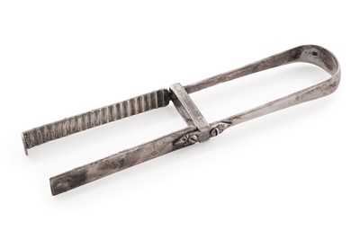 Lot 452 - A pair of George III silver asparagus tongs