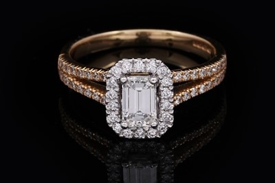 Lot 734 - A diamond cluster ring