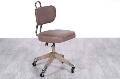 Lot 92 - Fujiset: a mid-20th Century doctors chair