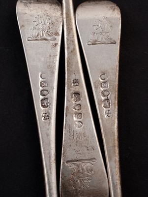 Lot 457 - A selection of Georgian and later silver cutlery