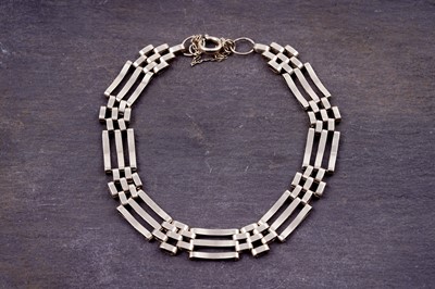 Lot 13 - A 9ct gold gate-link bracelet