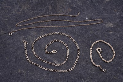 Lot 15 - 9ct gold necklaces and a bracelet