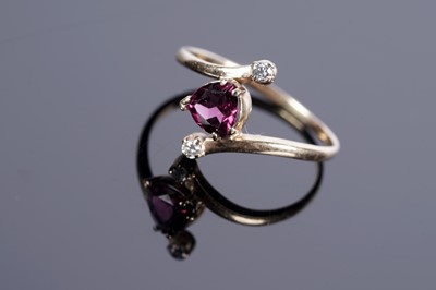 Lot 17 - A 20th Century pink tourmaline and diamond ring