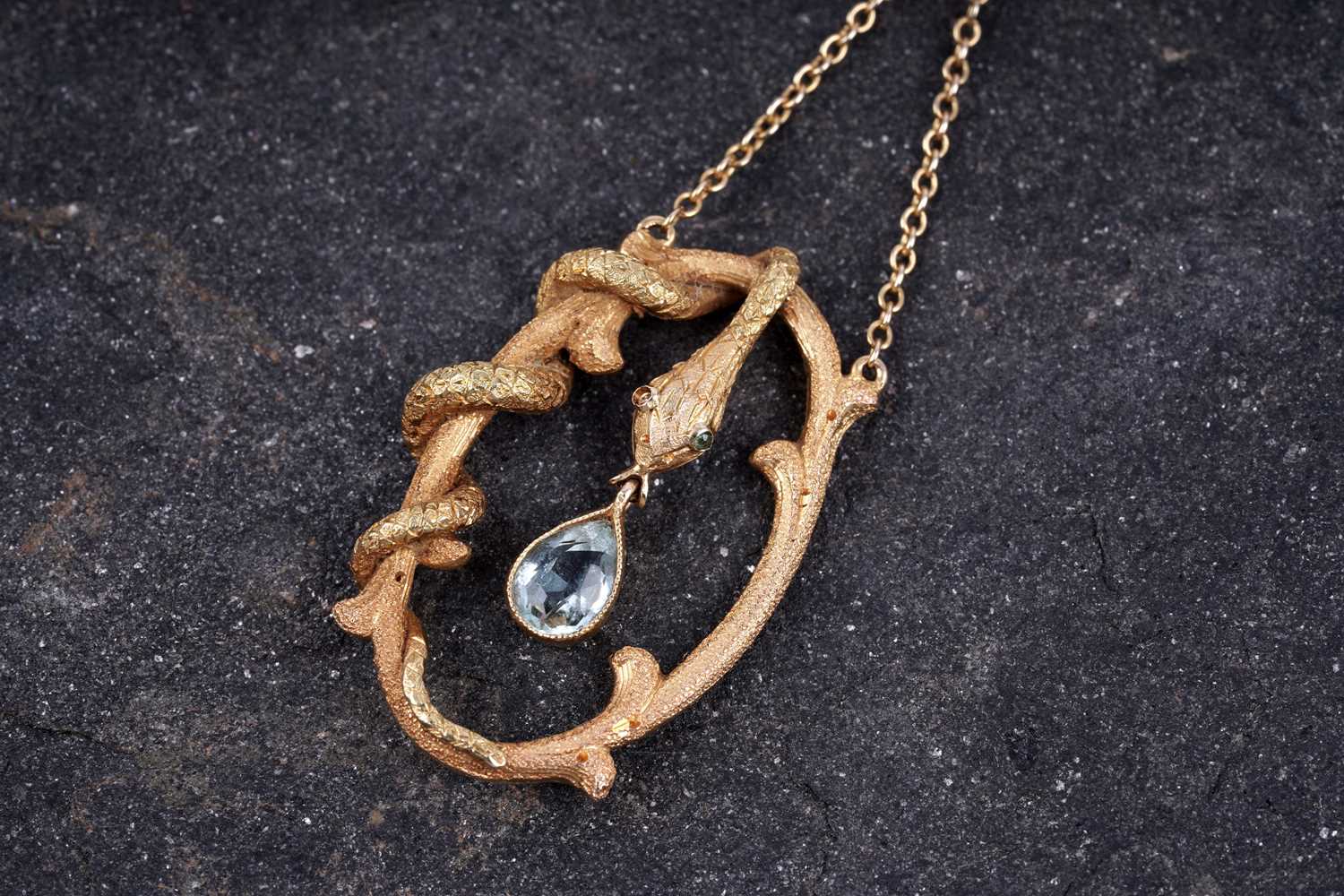 Lot 2 - A Continental serpent pattern lavaliere necklace