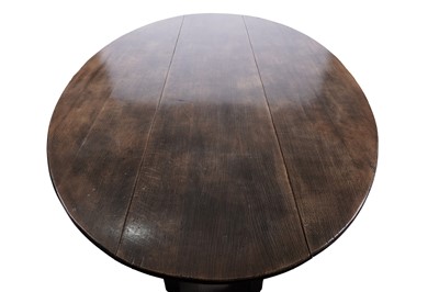Lot 15 - A substantial 20th Century oak wake table