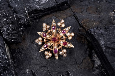 Lot 22 - An Edwardian ruby and split seed pearl brooch
