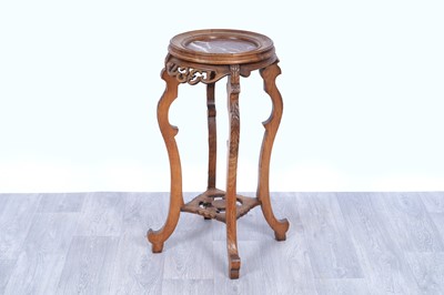 Lot 113 - A 20th Century jardinière stand
