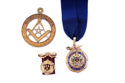 Lot 457 - The Lord and Lady Mayor of Newcastle 9ct gold evening jewels