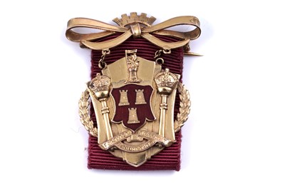 Lot 457 - The Lord and Lady Mayor of Newcastle 9ct gold evening jewels