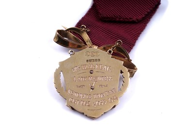 Lot 457 - The Lord and Lady Mayor of Newcastle 9ct gold evening jewels