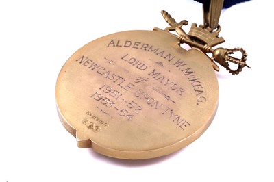 Lot 457 - The Lord and Lady Mayor of Newcastle 9ct gold evening jewels