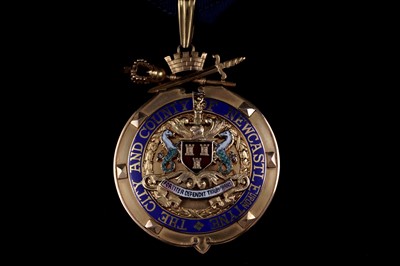 Lot 457 - The Lord and Lady Mayor of Newcastle 9ct gold evening jewels