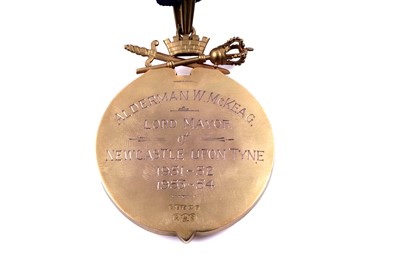 Lot 457 - The Lord and Lady Mayor of Newcastle 9ct gold evening jewels