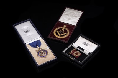 Lot 457 - The Lord and Lady Mayor of Newcastle 9ct gold evening jewels