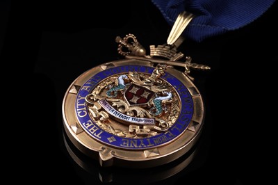Lot 457 - The Lord and Lady Mayor of Newcastle 9ct gold evening jewels