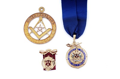 Lot 457 - The Lord and Lady Mayor of Newcastle 9ct gold evening jewels