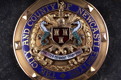 Lot 457 - The Lord and Lady Mayor of Newcastle 9ct gold evening jewels