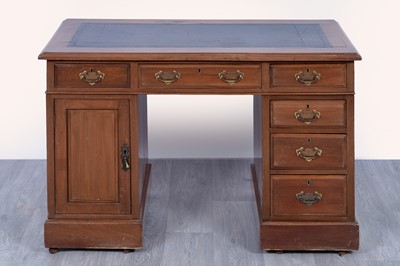 Lot 25 - A Georgian style mahogany pedestal desk