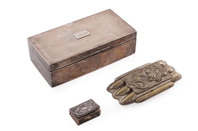 Lot 446 - A silver cigarette box; and other items
