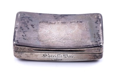Lot 244 - A George III silver snuff box