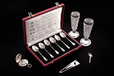 Lot 405 - Silver coffee spoons and other items